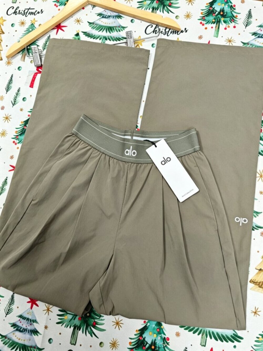NWT ALO Yoga Suit Up Trouser🎎Olive Regular 30" Inseam Relaxed Pants🎊 - Picture 5 of 7